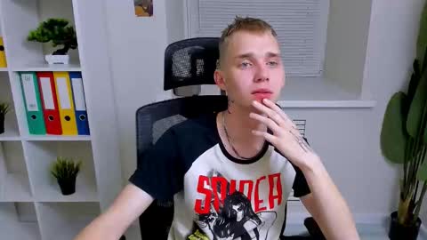 Snapshot of tim_blackk chatting on October 15, 8:53 pm Tim online show from October 15, 8:53 pm