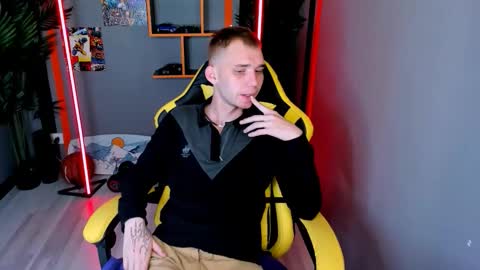 Snapshot of tim_blackk chatting on October 17, 9:50 pm Tim online show from October 17, 9:50 pm