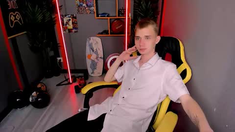 Snapshot of tim_blackk chatting on November 5, 9:48 pm Tim online show from November 5, 9:48 pm