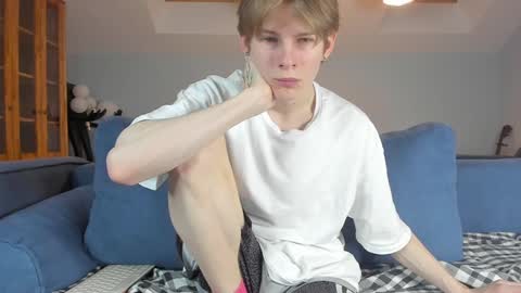 Snapshot of tim_milll chatting on December 17, 6:13 am Tim online show from December 17, 6:13 am