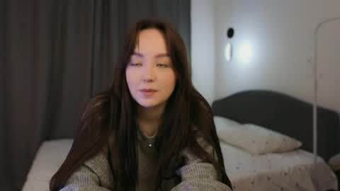 Mia online show from April 19, 6:10 pm