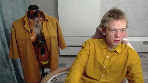 Snapshot of timmy7topcut chatting on February 8, 11:44 am Timmy online show from February 8, 11:44 am