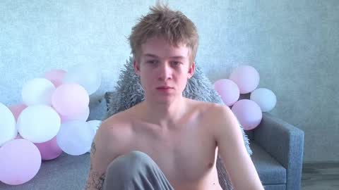 Snapshot of timmy7topcut chatting on April 9, 6:19 am Timmy online show from April 9, 6:19 am