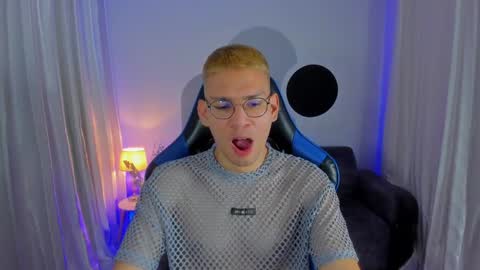 timi  jones online show from December 9, 12:23 am