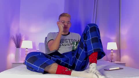 timi  jones online show from December 19, 10:56 am