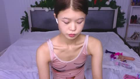 Snapshot of tina__kim chatting on January 8, 10:59 am tina__kim online show from January 8, 10:59 am