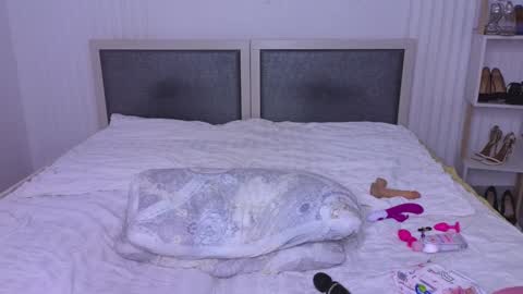 Snapshot of tina__kim chatting on January 16, 7:49 am tina__kim online show from January 16, 7:49 am