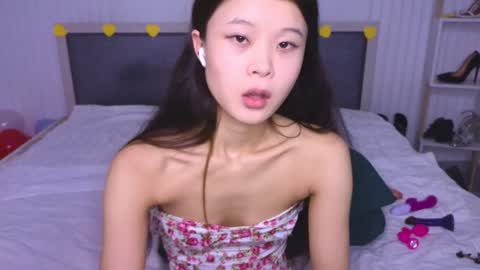 Snapshot of tina__kim chatting on February 5, 10:51 am tina__kim online show from February 5, 10:51 am