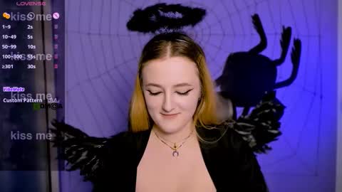 Snapshot of tina_blade_ chatting on October 20, 7:14 pm tina_blade_ online show from October 20, 7:14 pm