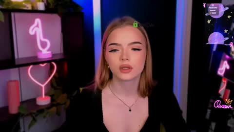 tina_golden1 online show from March 19, 1:15 pm