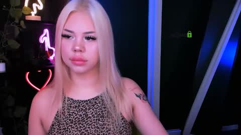 tina_golden1 online show from April 13, 6:41 am