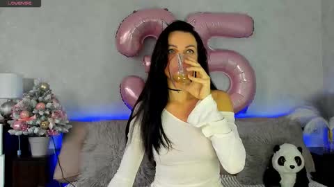 Tina online show from November 30, 11:25 am