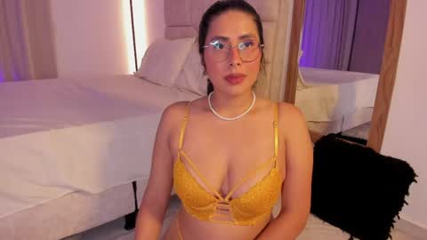 tina_olsen07 online show from April 20, 11:28 pm