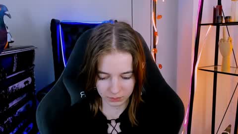 Tina Davil online show from December 3, 5:45 pm