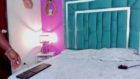 Tina online show from April 8, 8:53 pm