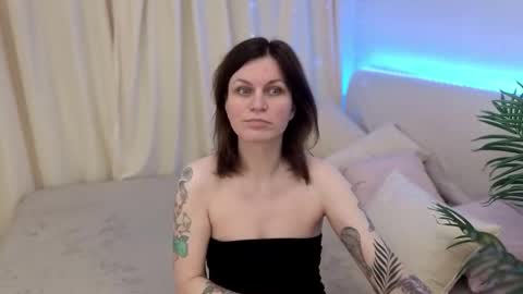 Snapshot of tinamelt chatting on November 9, 7:23 pm TinaMelt online show from November 9, 7:23 pm