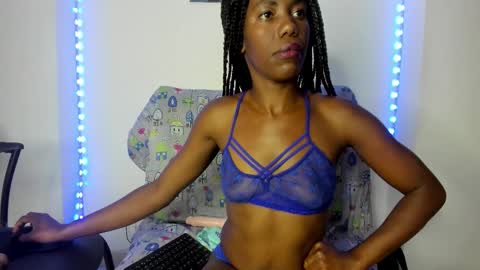 tinas_smith online show from November 3, 1:45 pm