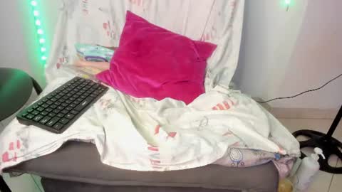 tinas_smith online show from June 26, 1:37 pm