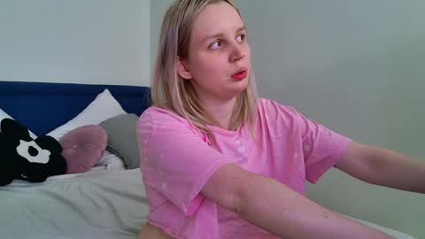 tinasiner online show from April 4, 3:09 pm