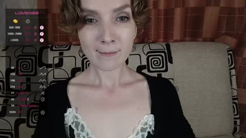 Snapshot of tinawincee chatting on June 18, 4:46 am Tina online show from June 18, 4:46 am