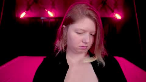 TinkerrBelll online show from October 1, 7:20 pm