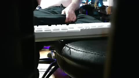 Snapshot of tinkertrain420 chatting on March 3, 9:44 am tinkertrain420 online show from March 3, 9:44 am