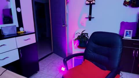 I AM BELLA  ----------- follow my  IG  TINNS 69 online show from January 8, 2:03 am