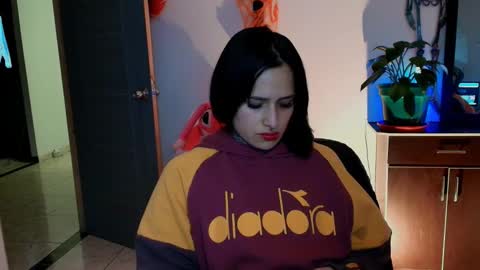 I AM BELLA  ----------- follow my  IG  TINNS 69 online show from October 27, 12:47 am