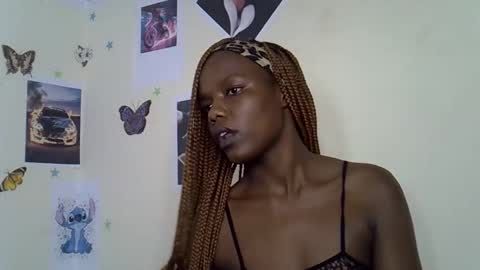 Snapshot of tinnie_e chatting on January 7, 6:32 pm tinnie_e online show from January 7, 6:32 pm