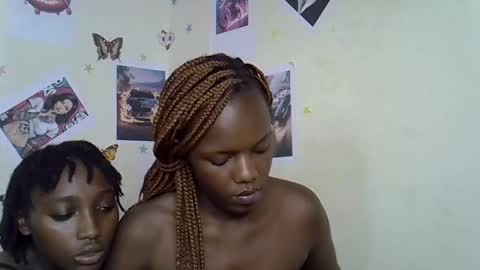 Snapshot of tinnie_e chatting on January 8, 10:01 pm tinnie_e online show from January 8, 10:01 pm