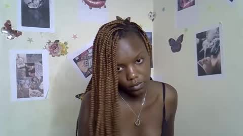 Snapshot of tinnie_e chatting on January 11, 2:11 pm tinnie_e online show from January 11, 2:11 pm