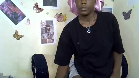 Snapshot of tinnie_e chatting on January 12, 11:48 am tinnie_e online show from January 12, 11:48 am