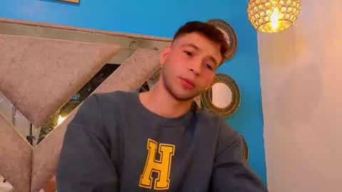 Snapshot of tinocrow chatting on February 1, 1:26 am TONY online show from February 1, 1:26 am