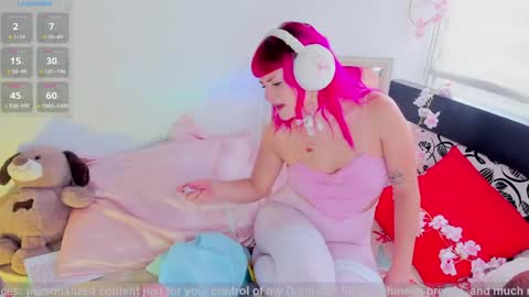 Snapshot of tiny__emmy_ chatting on June 6, 7:29 pm Emmy M online show from June 6, 7:29 pm