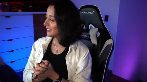 Snapshot of tiny_panther chatting on December 2, 11:07 pm Ana Molly online show from December 2, 11:07 pm