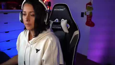 Snapshot of tiny_panther chatting on December 5, 10:45 pm Ana Molly online show from December 5, 10:45 pm