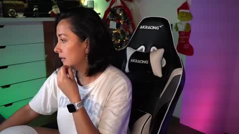 Snapshot of tiny_panther chatting on December 11, 1:58 am Ana Molly online show from December 11, 1:58 am