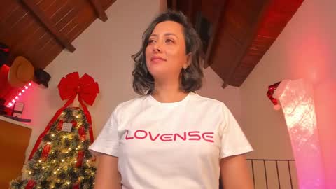 Snapshot of tiny_panther chatting on December 13, 1:15 am Ana Molly online show from December 13, 1:15 am