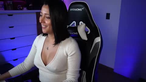 Snapshot of tiny_panther chatting on January 11, 4:38 am Ana Molly online show from January 11, 4:38 am