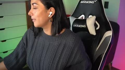 Snapshot of tiny_panther chatting on January 15, 1:12 am Ana Molly online show from January 15, 1:12 am