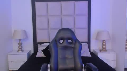 Thomm  Independent Model online show from February 20, 5:48 am