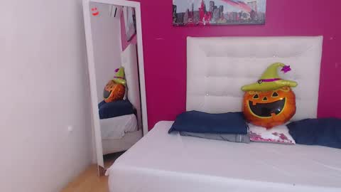 tiny_whore18 online show from November 15, 10:12 am