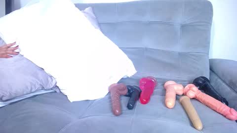 tiny_whore18 online show from February 18, 7:10 pm