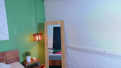 tiny_whore18 online show from May 28, 9:06 am