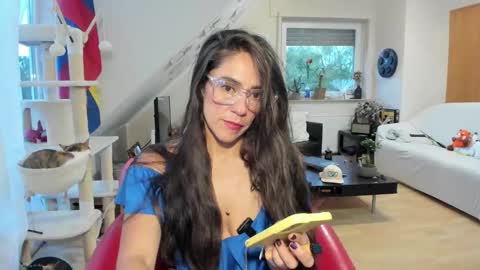 Snapshot of tiny_williams chatting on September 11, 4:56 am Tiny online show from September 11, 4:56 am