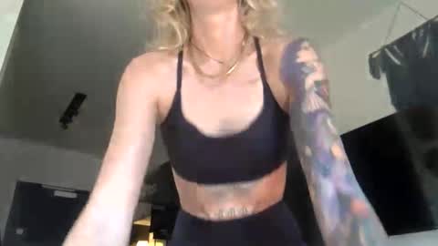 tinyandtatted420 online show from October 30, 3:46 pm