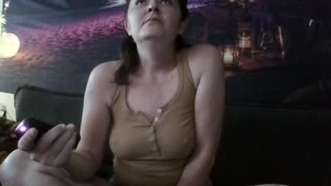 tinyassbossymilf online show from June 27, 5:07 pm