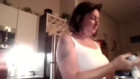 tinyassbossymilf online show from July 17, 1:01 am