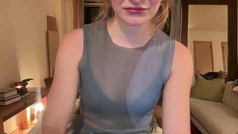 Snapshot of tinycasual chatting on December 20, 1:36 am Tea online show from December 20, 1:36 am