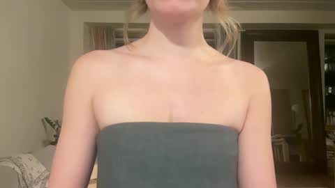 Snapshot of tinycasual chatting on January 15, 3:00 am Tea online show from January 15, 3:00 am